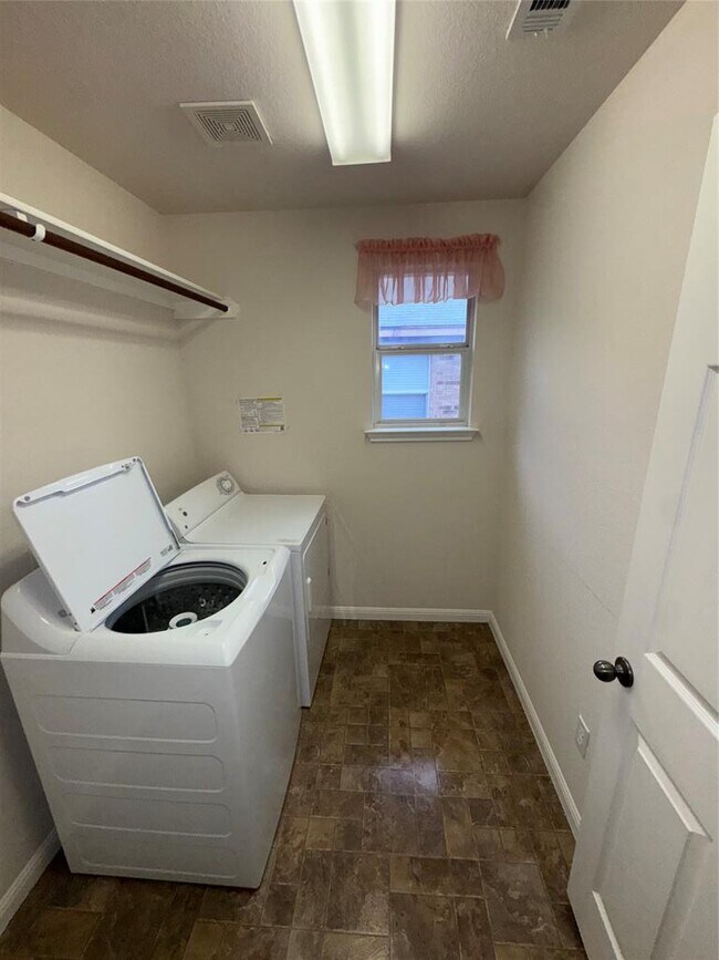 Building Photo - 11909 Timber Heights Dr