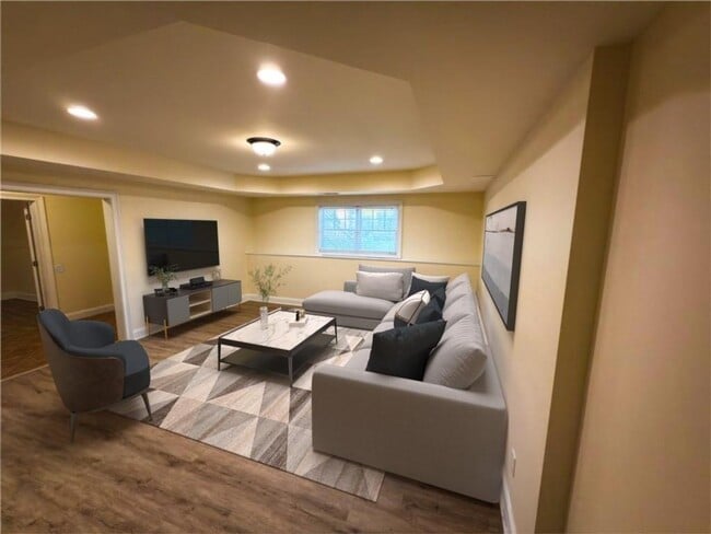 Building Photo - 2675 Rosalyn Ln