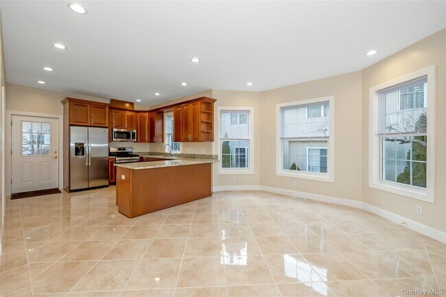 Building Photo - 16 Grand Blvd