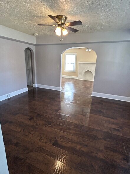 Building Photo - 1802 Lawn Ave