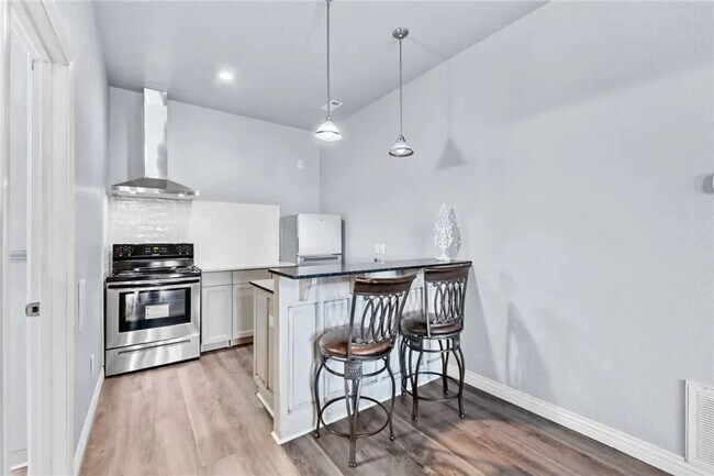 Building Photo - 38 Riviera Dr