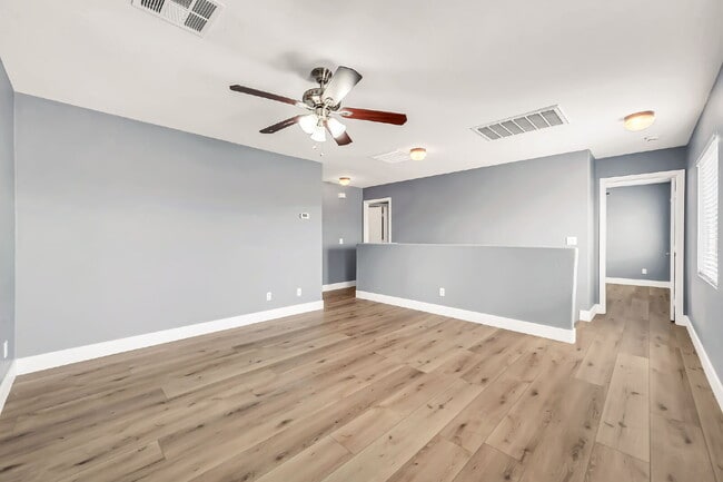 Building Photo - 2422 E Olivine Rd