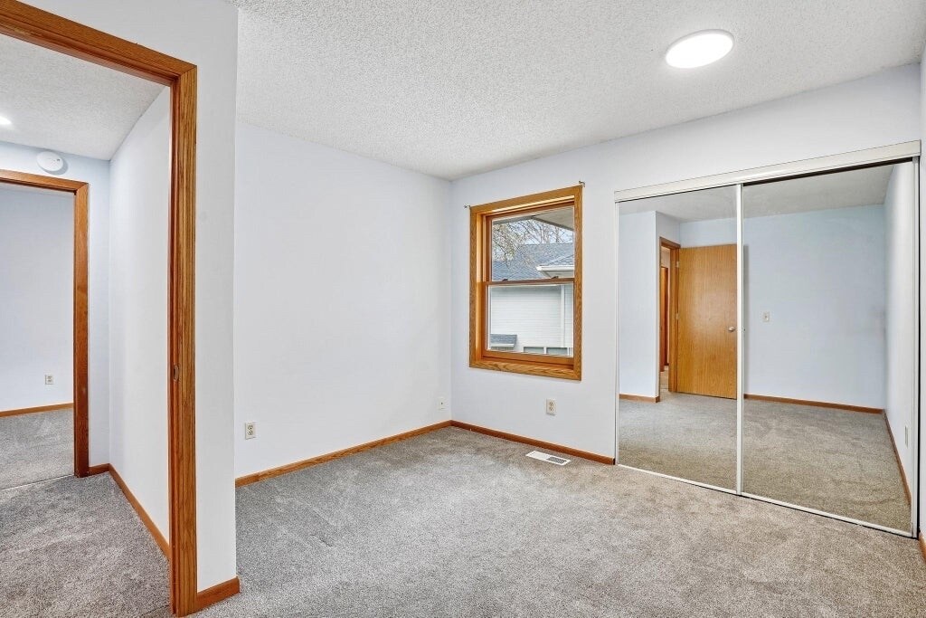 Building Photo - 18669 Clear View Ct