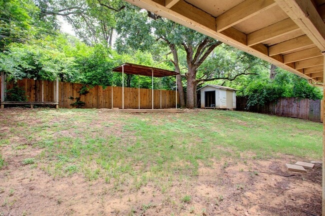 Building Photo - Coming Mid-August! 4 Bd, 2 Ba | N. Arlington