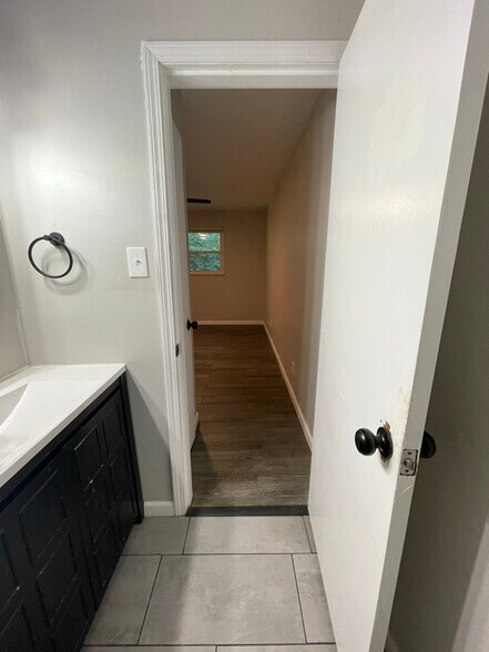 Building Photo - 7901 Camargo Rd