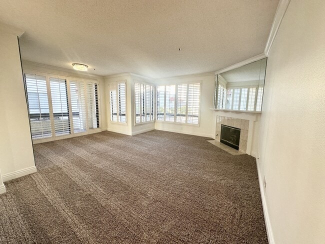 Building Photo - 5865 Friars Rd