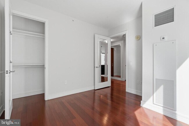 Building Photo - 1414 S Penn Square