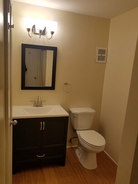Building Photo - 91 Country Squire Drive Unit G