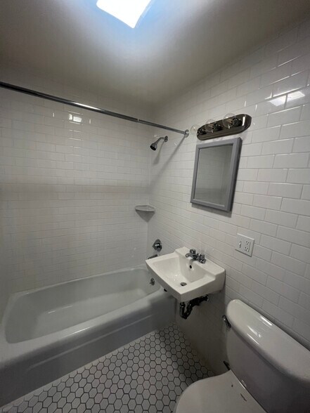 Building Photo - 172 N Beacon St