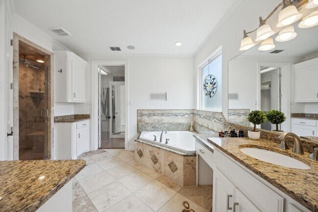 Building Photo - 8525 Briarwood Ln