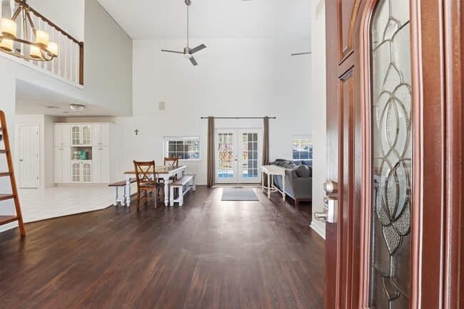 Building Photo - 13392 Southshore Dr