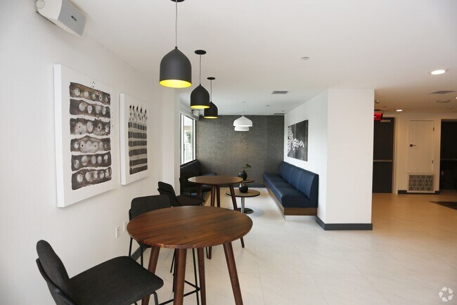 Building Photo - 453 S Kenmore Ave