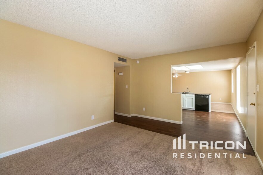 Building Photo - 8948 W Heatherbrae Dr