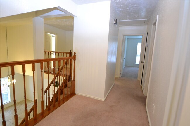 Building Photo - 12410 Meadow Briar Dr