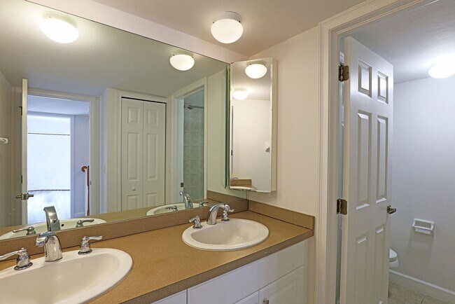 Building Photo - 1538-3 Park Meadows Dr