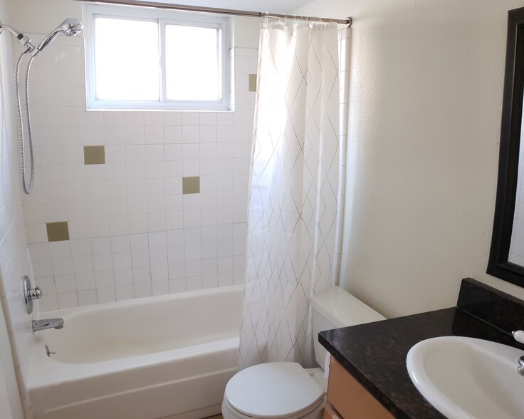 Bathroom with full size tub - 1045 Pennsylvania Street