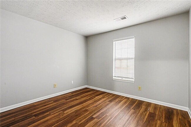 Building Photo - 1205 Natchez Trce SW