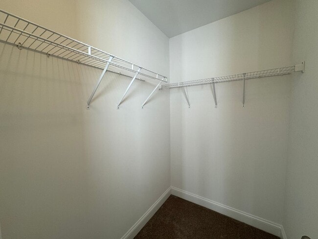 Building Photo - MOVE-IN READY!