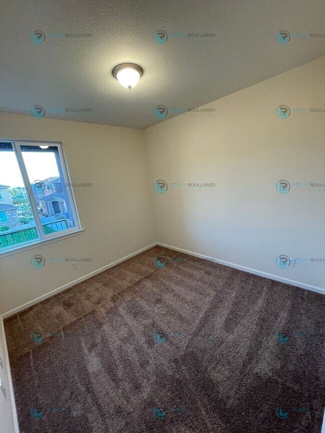 Building Photo - Half month FREE!!! Luxury and Convenience: Fully Equipped 3-Bedroom 2.5 Bathroom 2 car garage Con...