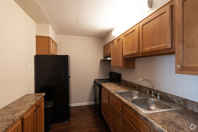 2BR, 1BA - 956SF - Towers on Hudson