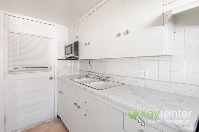 Building Photo - N Jefferson Duplex