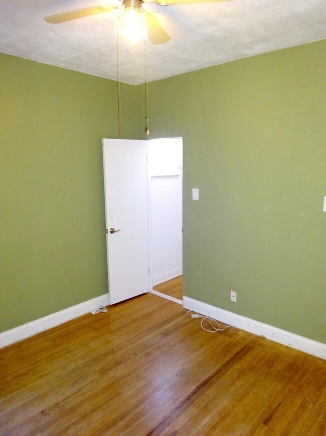Building Photo - Bright and Charming Sunnyside Bungalow