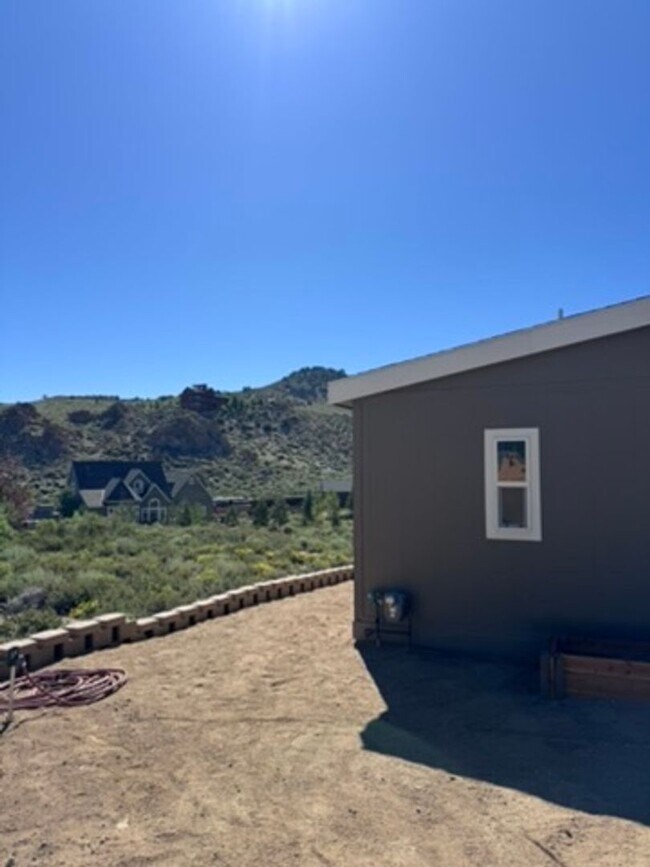 Building Photo - Beautiful 4BD/2BA Crowley Lake Home | Modern Finishes | Car Garage | Mountain Views