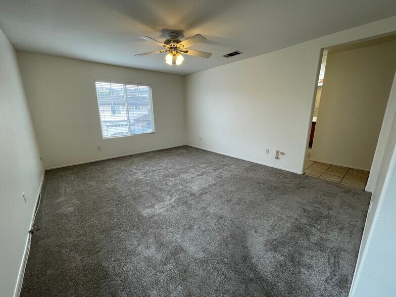 Building Photo - 2300 Jeans Ct