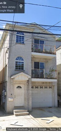 Building Photo - 193 Hutton St