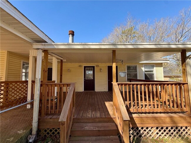 Building Photo - 955 Louise Ave