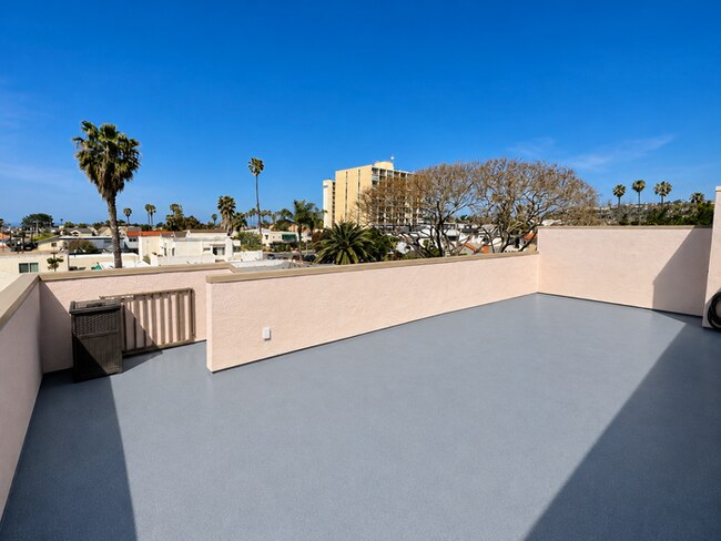 Building Photo - Coastal Living at It's Best! Pacific Beach Townhome with Incredible Rooftop Views!