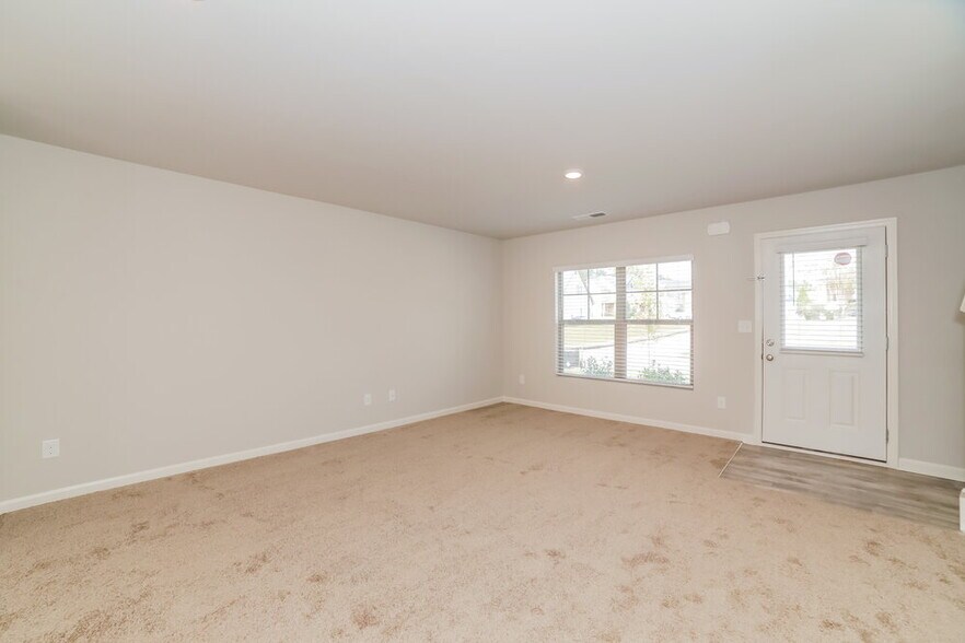 Building Photo - 1021 Summer Cypress Dr