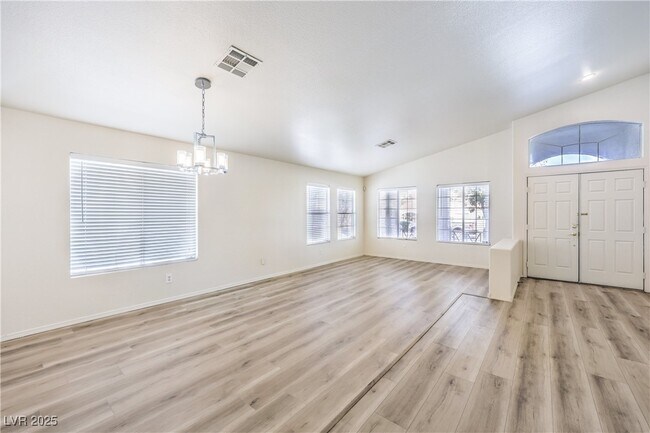 Building Photo - 1851 Vista Pointe Ave