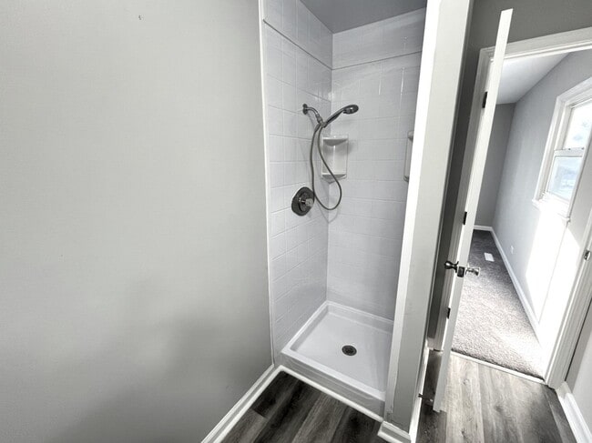 Building Photo - 1606 N Poplar Ave