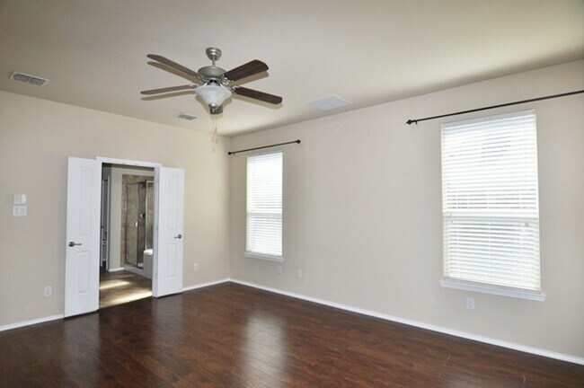 Building Photo - 3521 Twin Pines Dr