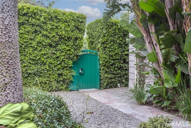 Building Photo - 5966 San Vicente Blvd