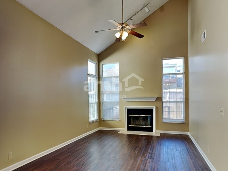 Building Photo - 2011 Lassiter Dr