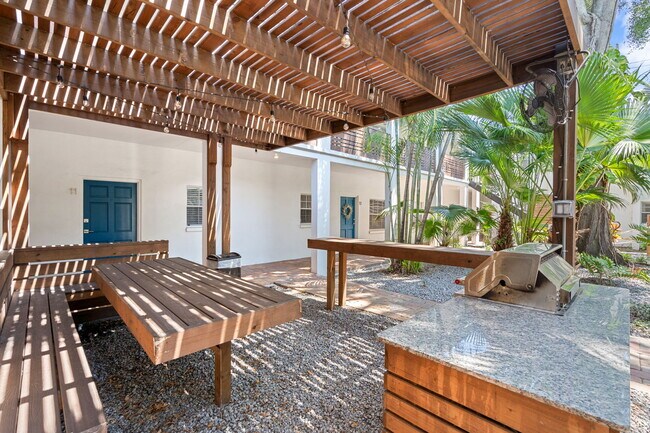 Building Photo - 2402 W Cleveland St