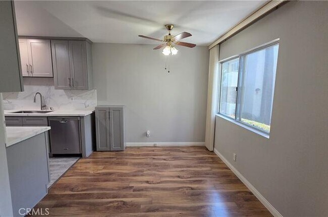 Building Photo - 5400 Lindley Ave