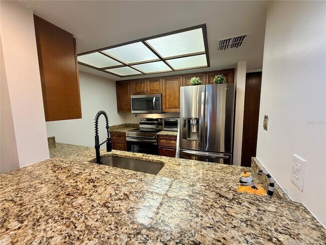 Building Photo - 13602 S Village Dr