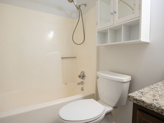 Building Photo - Move in ready 3 bedroom home