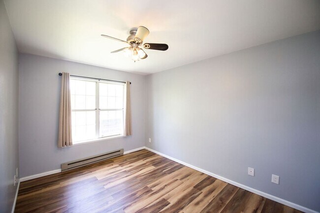 Building Photo - 3565 Windmill Dr