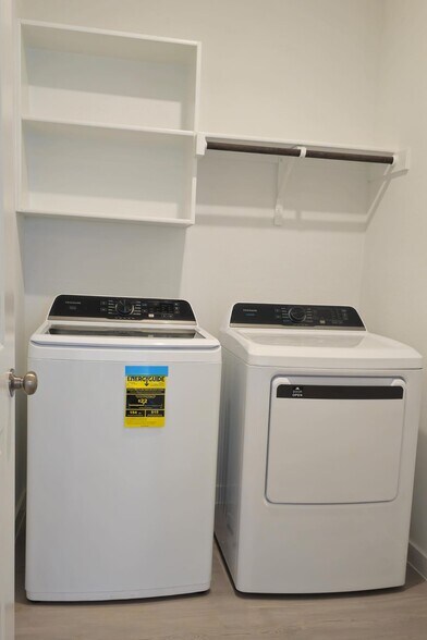 Laundry - 1353 Rockwell Dr