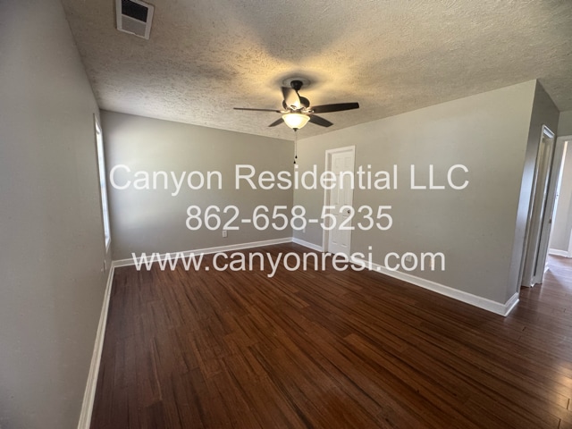 Building Photo - 118 Bayou Ct