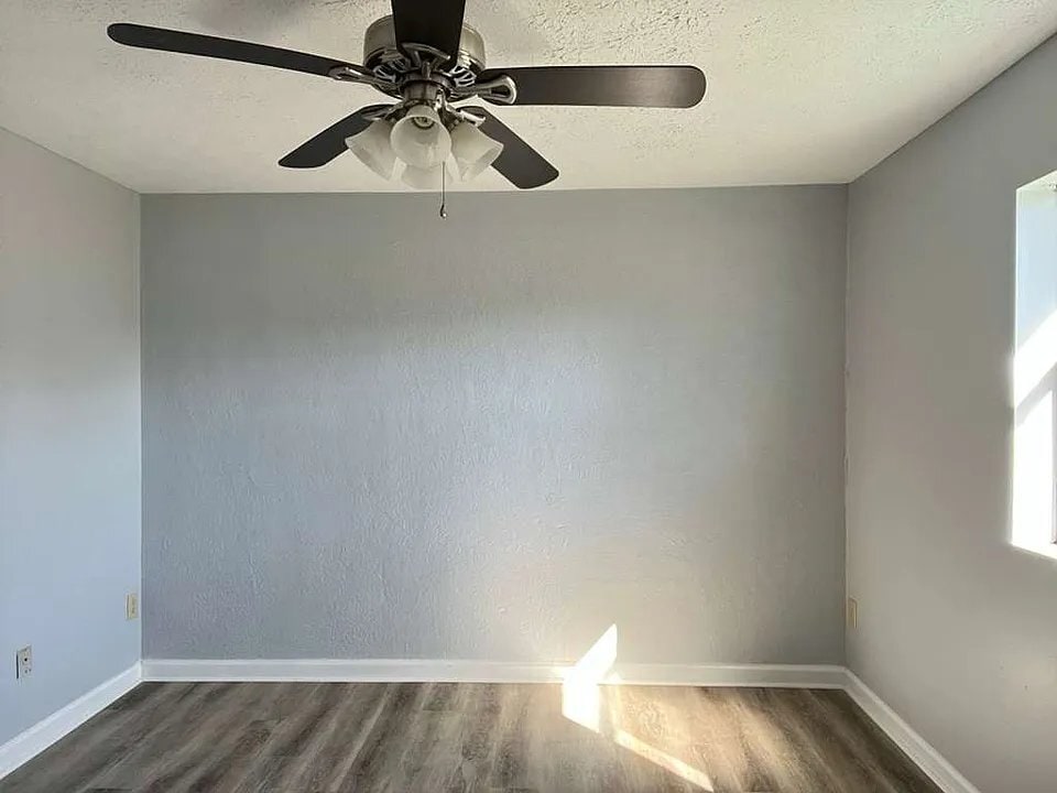 Building Photo - 1231 Shalom Dr