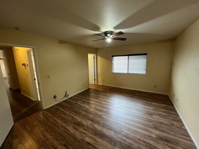 Building Photo - 870 Firefox Dr