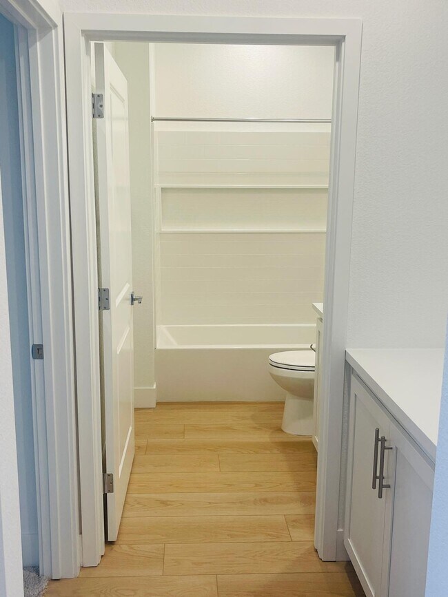 Building Photo - 2710 Old Larks Ln