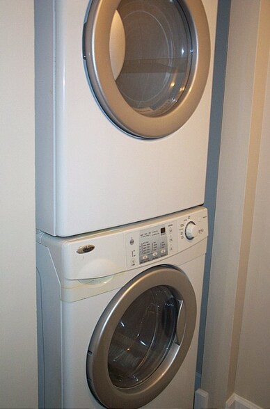 Building Photo - 1865 Florida Club Dr