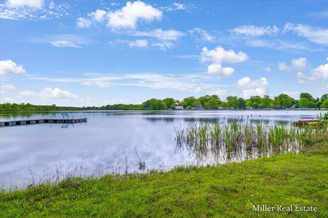 Building Photo - "Charming 3-Bedroom Lakehouse retreat with Spacious 2128 Sq Ft Layout in Hastings, MI!"