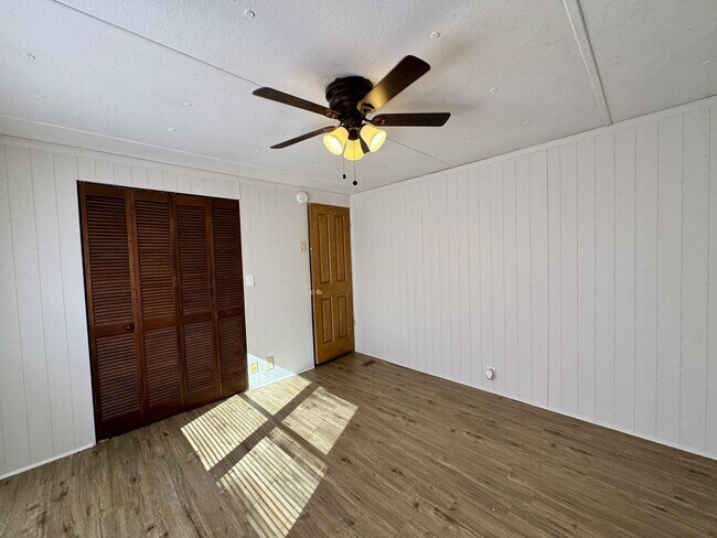 Building Photo - 836 Commerce St